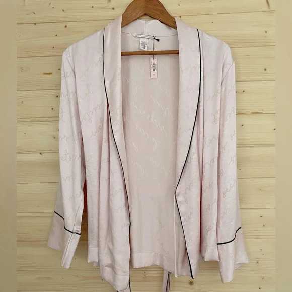 VICTORIA'S SECRET Soft Pink Sophisticated Iconic Style Satin Logo Small … - Picture 2 of 9